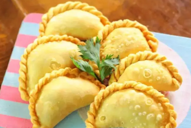 review-makanan-pastel-renyah-isi-gurih-khas-brasil
