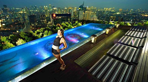 review-restoran-skye-menikmati-kota-dengan-hidangan-mewah