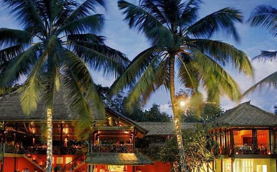 review-restoran-la-lucciola-seminyak-ikonik-tepi-pantai