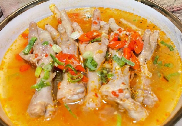 Review Makanan Mi Sop Ceker Ayam Pedas