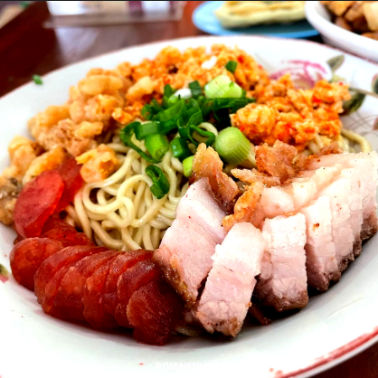 Review Bakmi Babi dengan Topping Melimpah