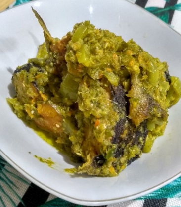 Review Ikan Goreng Patin dengan Sambal Hijau