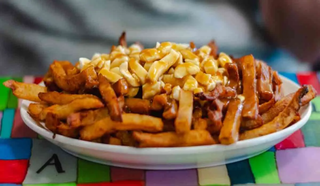 Review Makanan Poutine Kanada yang Gurih dan Menggoda