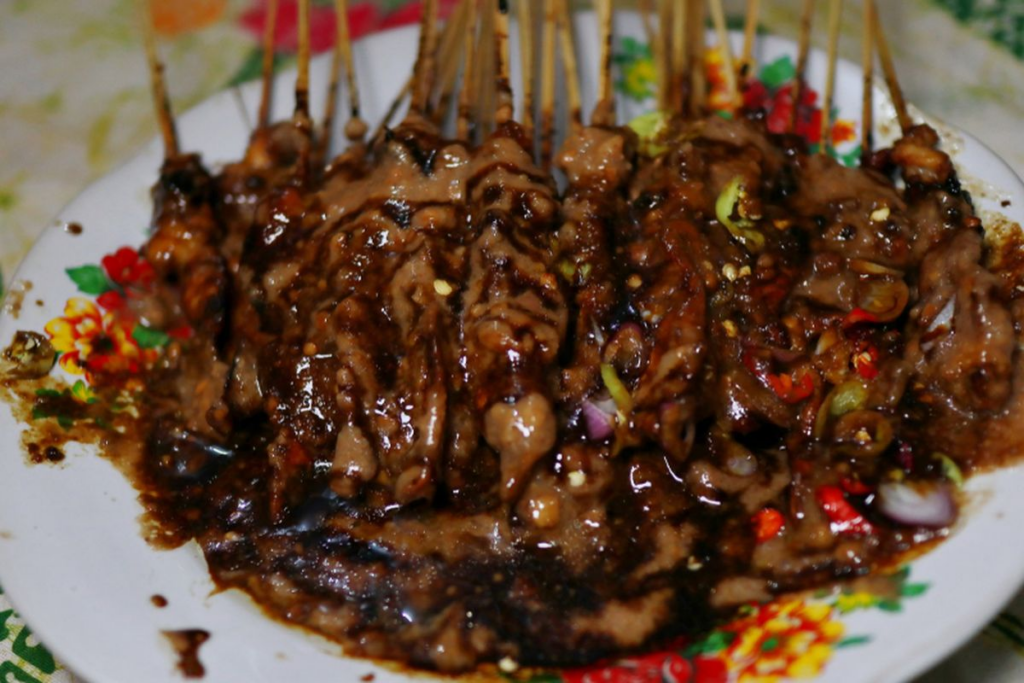 Review Sate Ayam Madura Dengan Siraman Bumbu Kacang Kental