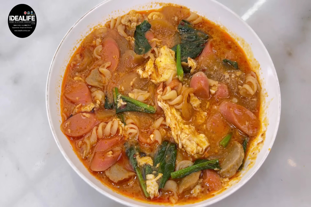 Review Makanan Seblak Sultan Sensasi Pedas Juara di Bandung