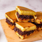 Review Makanan Martabak Manis Tebal dan Lembut